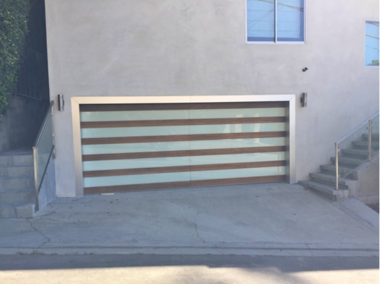 http://www.lgbuildersinc.com/wp-content/uploads/2019/11/Garage-Door-Installation-Los-Angeles_4-750x560.png
